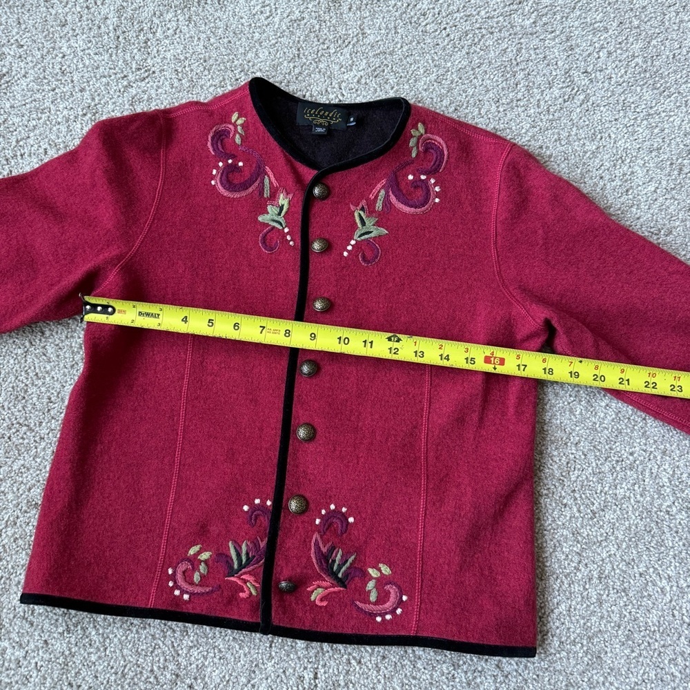 Icelandic Design Red Embroidered Cardigan Wool Sweater - Picture 10 of 11